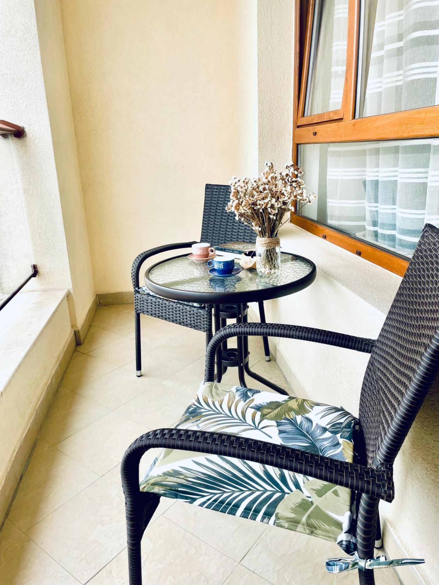 Апартамент Flowers Apartment Varna Ngoại thất bức ảnh